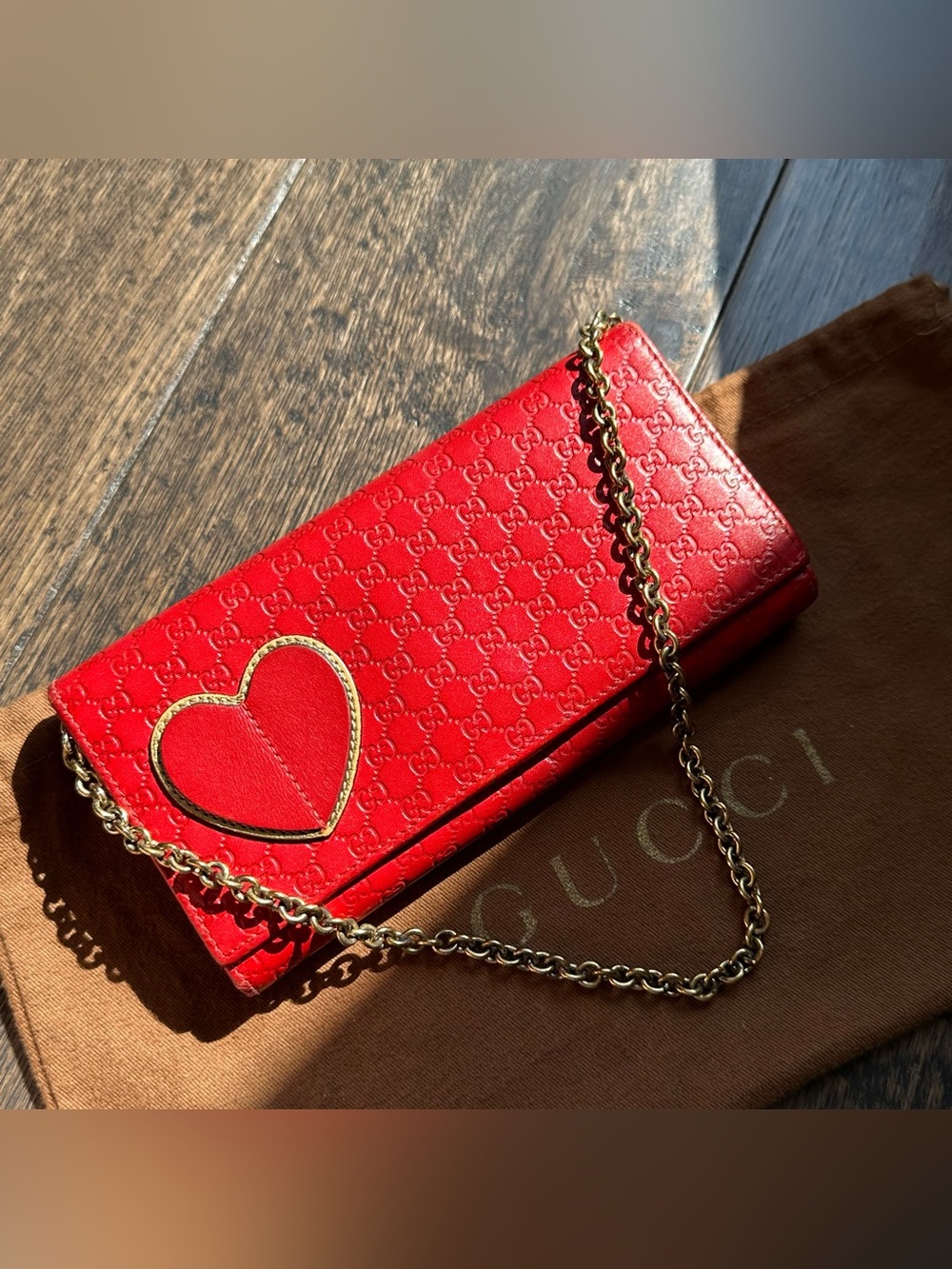 Gucci Red Heart Microguccissima chain wallet clutch bag